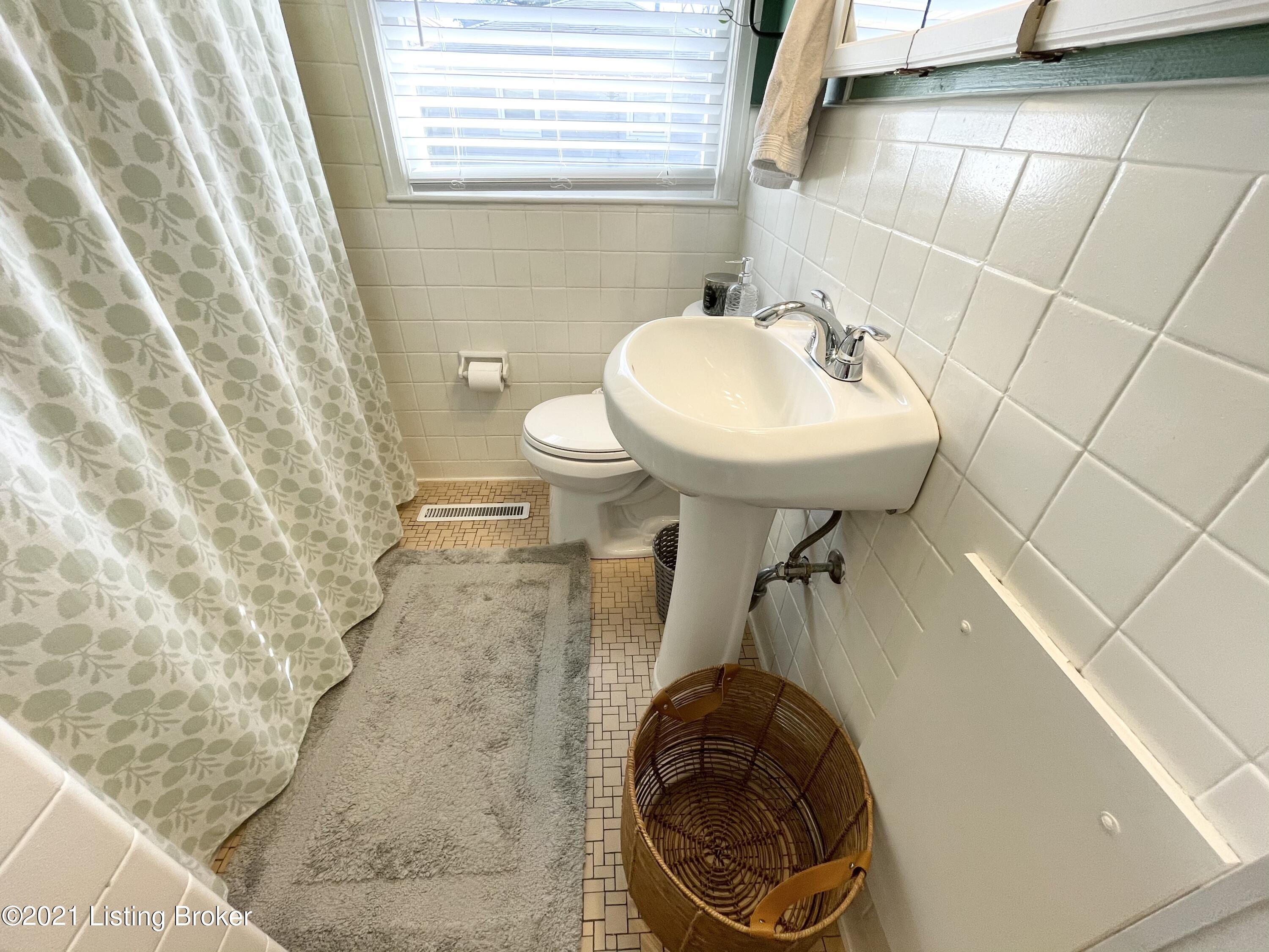 3109 Rosedale Boulevard Louisville, KY 40220 - Photo 28 of 40 0EE7DA1E-4E9B-48D3-828E-ABA416C5B0DD