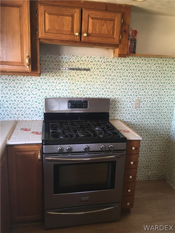 4238 West Ranch Road Golden Valley, AZ 86413 - Photo 26 of 45 a stove top oven sitting inside of a kitchen