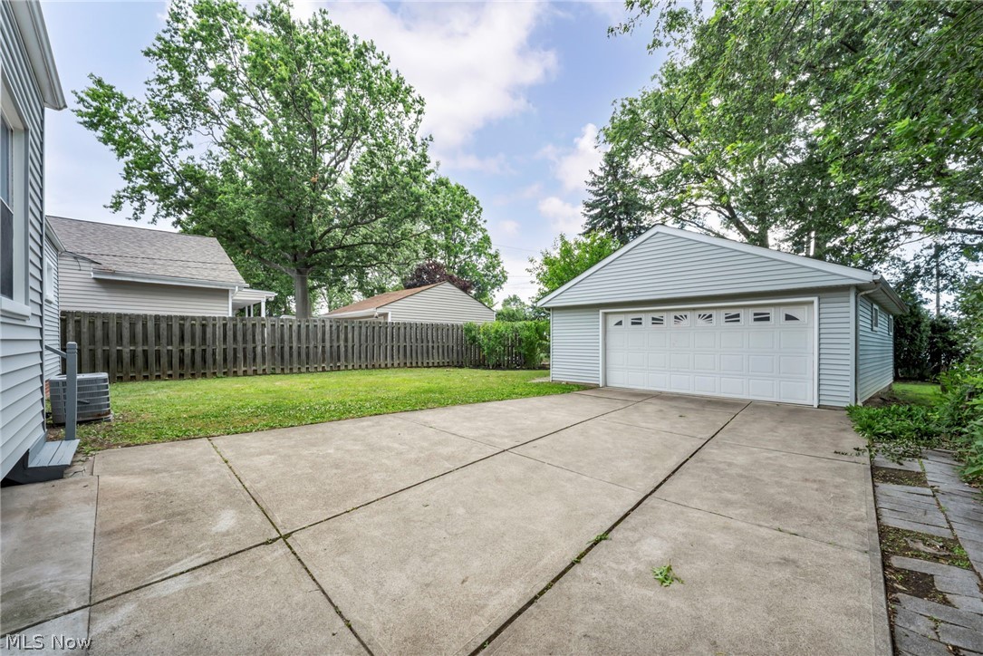 1720 Empire Road Wickliffe, OH 44092 - Photo 5 of 43
