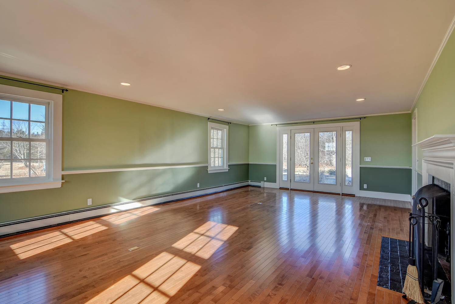 475 Reach Road Sedgwick, ME 04673 - Photo 8 of 29 Living room
