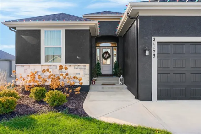 $615,000 | 21123 West 186th Ter Spring Hill, Spring Hill, KS 66083