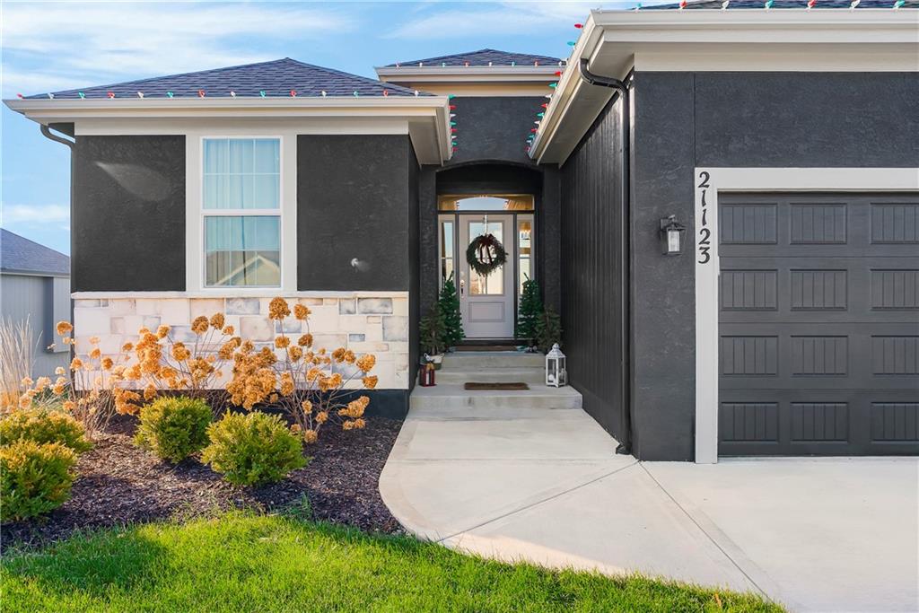 21123 West 186th Ter Spring Hill Spring Hill, KS 66083 - Photo 2 of 33