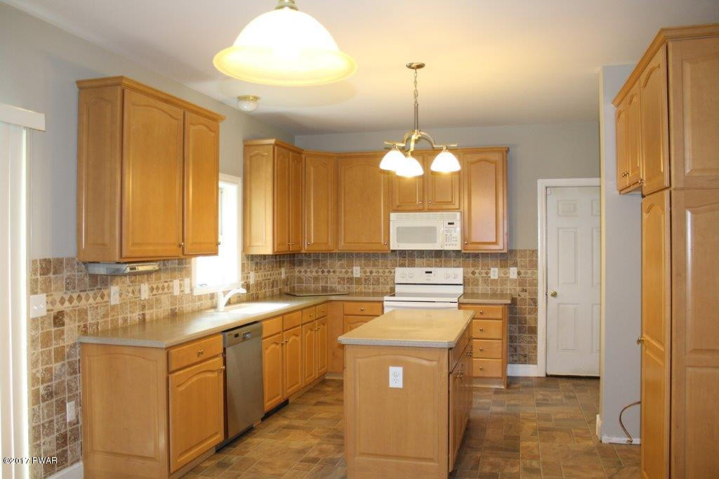 129 Oak Hill Road Hawley, PA 18428 - Photo 3 of 33