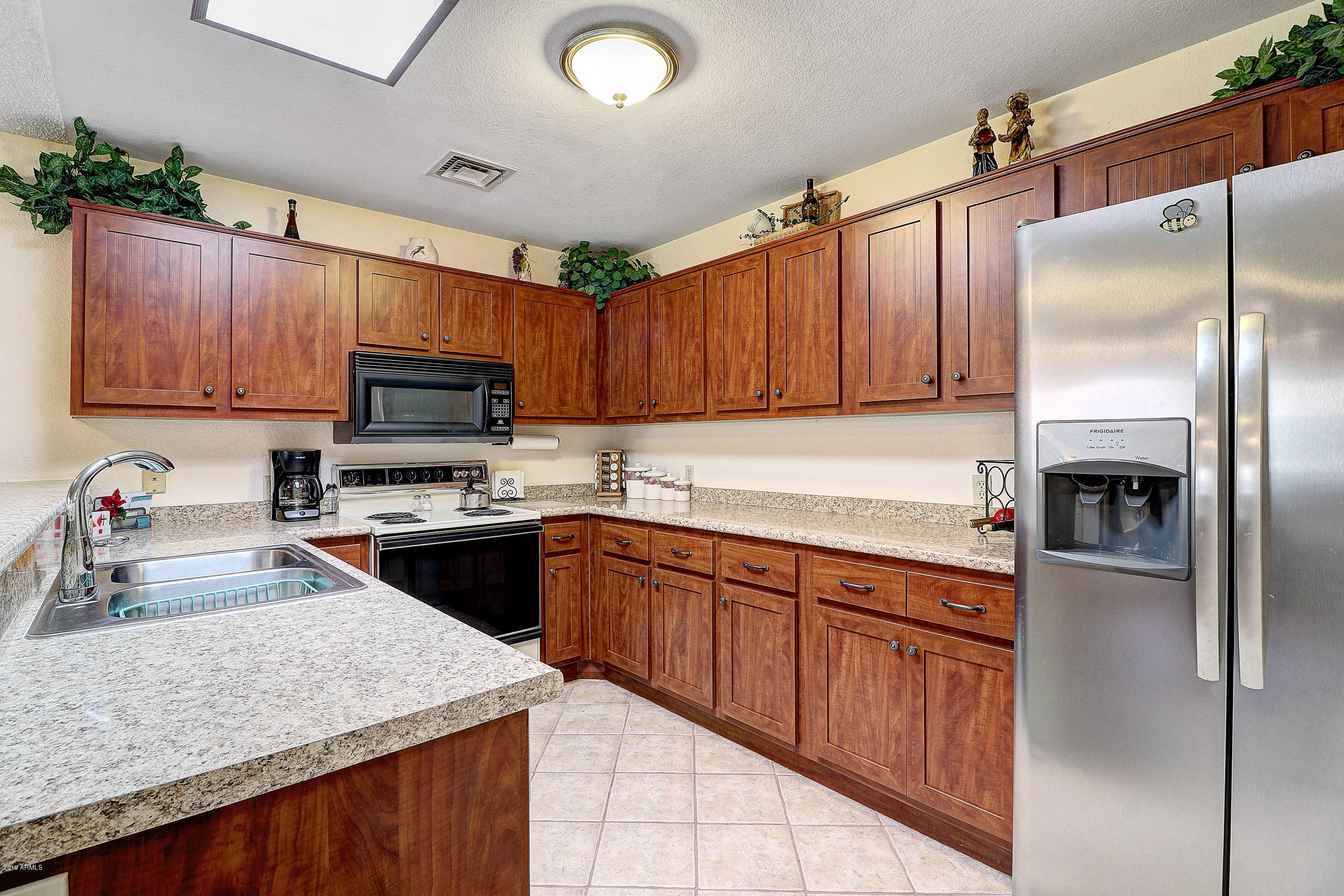 14300 West Bell Road, Unit 442 Surprise, AZ 85374 - Photo 5 of 44 Large Kitchen With Lots Of Cabinets