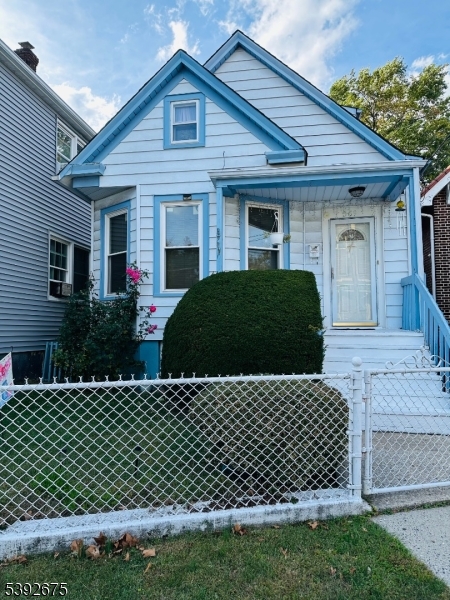 569 Cornell Street Perth Amboy, NJ 08861 - Photo 1 of 11 a front view of a house with a garden
