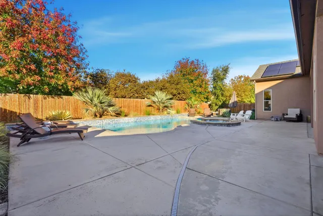 $799,000 | 170 West Pioneer Way, Hanford, CA 93230