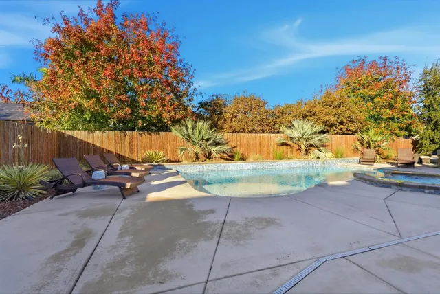 $799,000 | 170 West Pioneer Way, Hanford, CA 93230