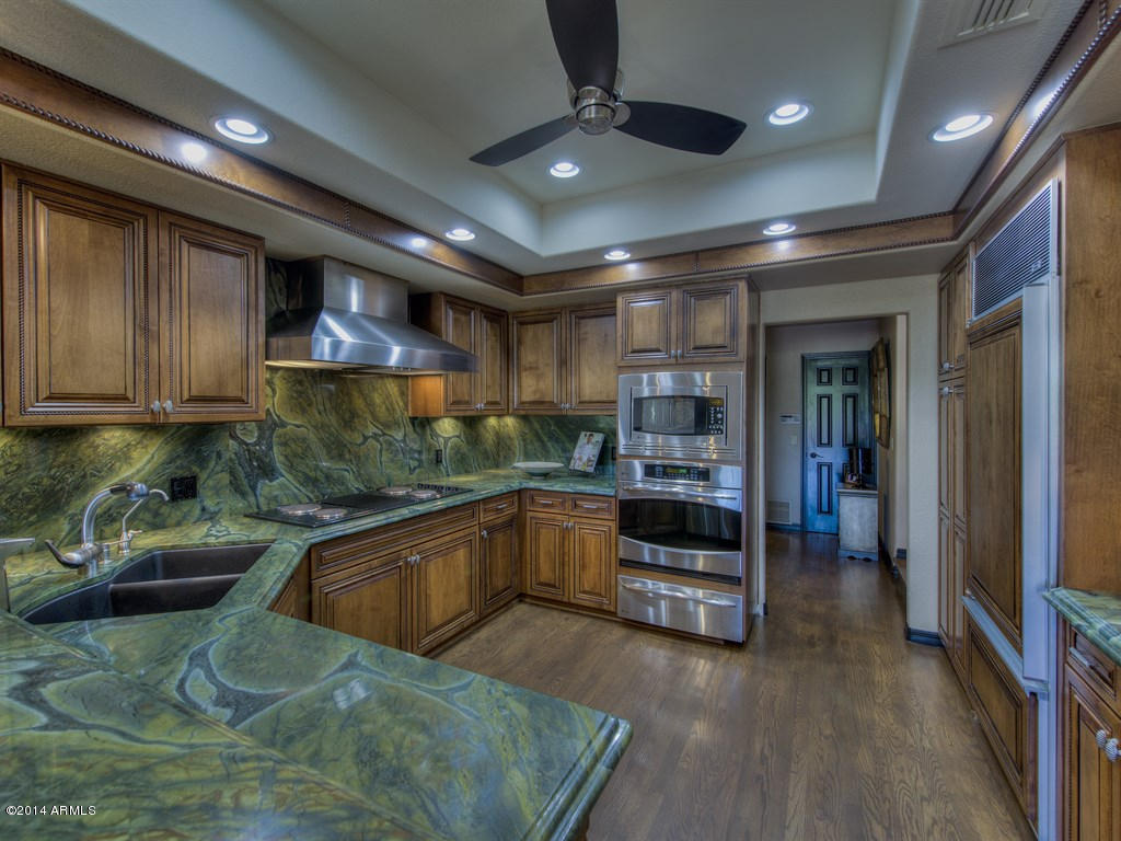 7525 East Gainey Ranch Road, Unit 142 Scottsdale, AZ 85258 - Photo 8 of 28 009_Kitchen