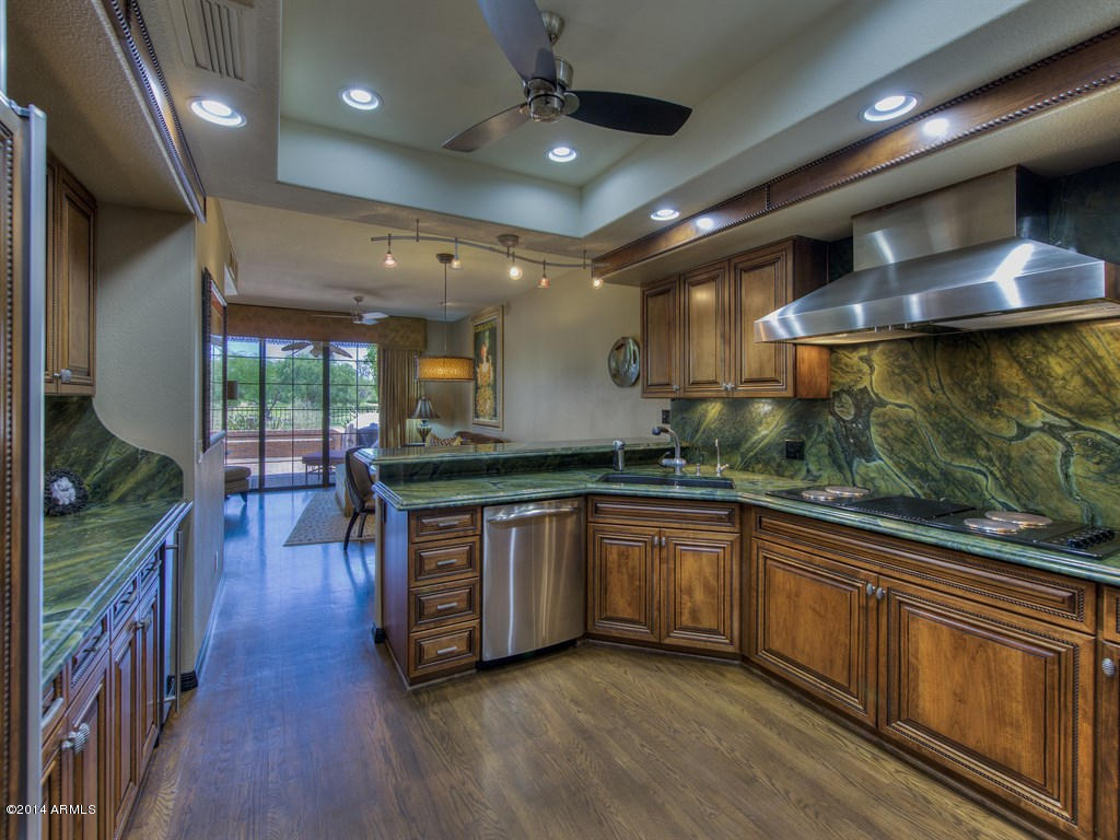 7525 East Gainey Ranch Road, Unit 142 Scottsdale, AZ 85258 - Photo 9 of 28 010_Kitchen II