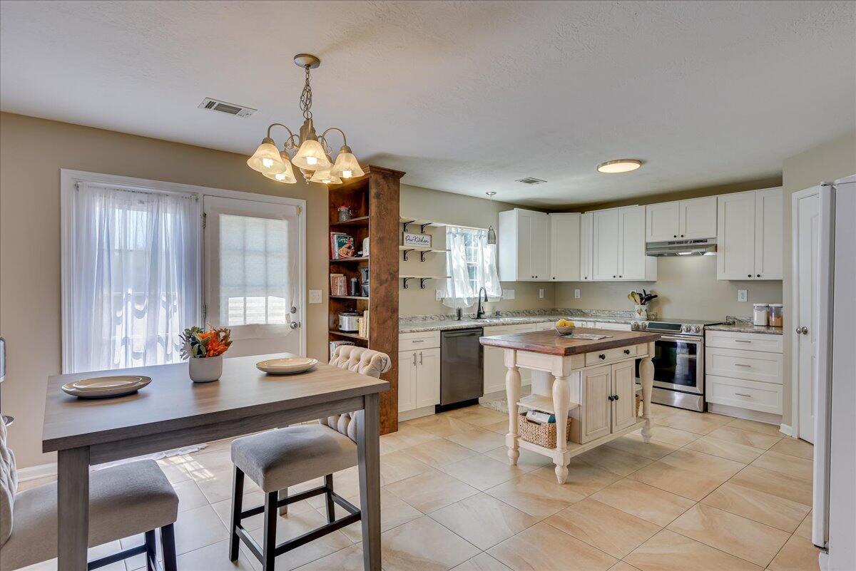 527 Capstone Way Grovetown, GA 30813 - Photo 14 of 38 Breakfast Room