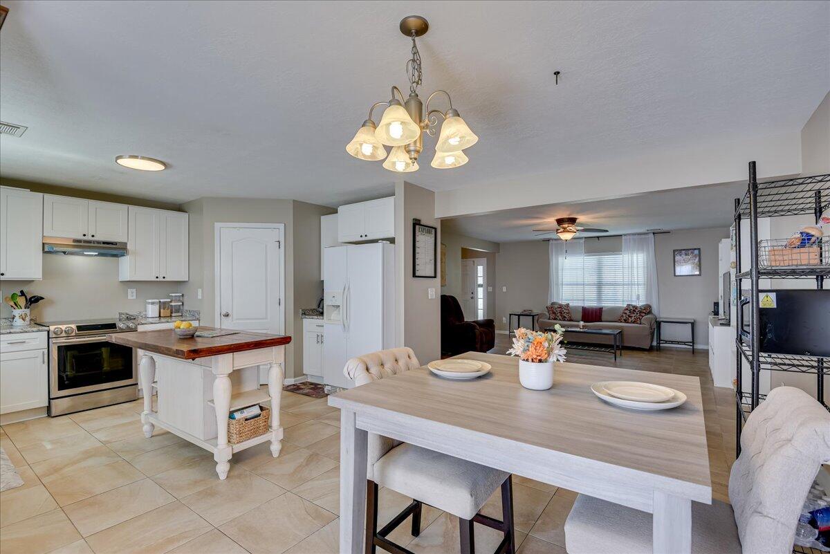 527 Capstone Way Grovetown, GA 30813 - Photo 16 of 38 Breakfast Room