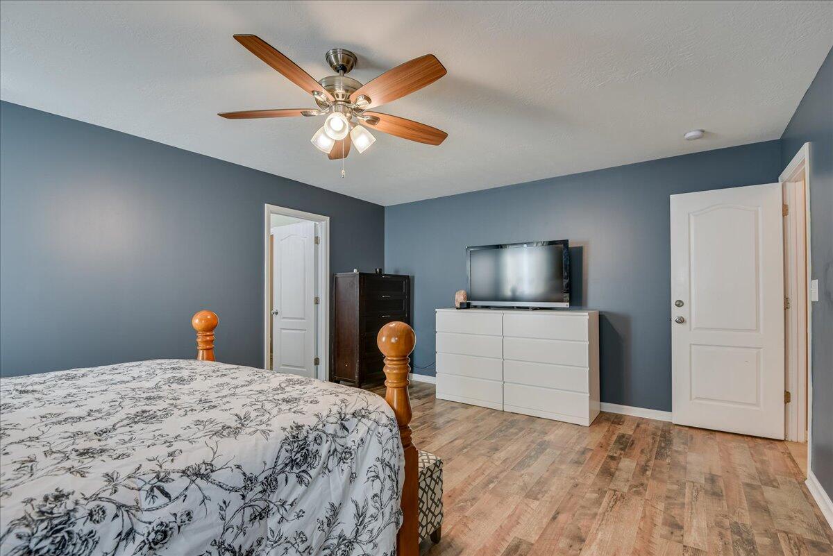527 Capstone Way Grovetown, GA 30813 - Photo 20 of 38 Owner’s Suite