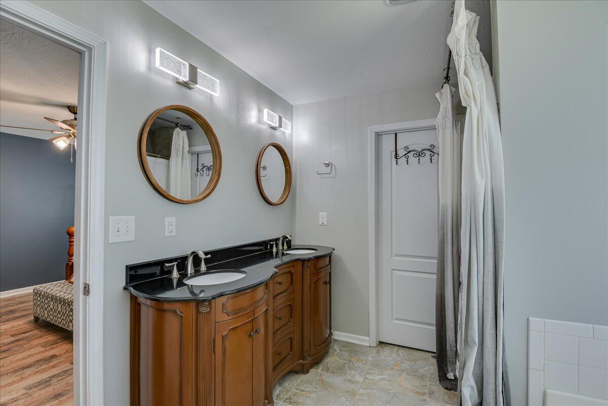 527 Capstone Way Grovetown, GA 30813 - Photo 21 of 38 Owner’s Bath