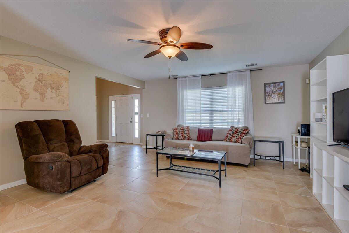 527 Capstone Way Grovetown, GA 30813 - Photo 8 of 38 Living Room