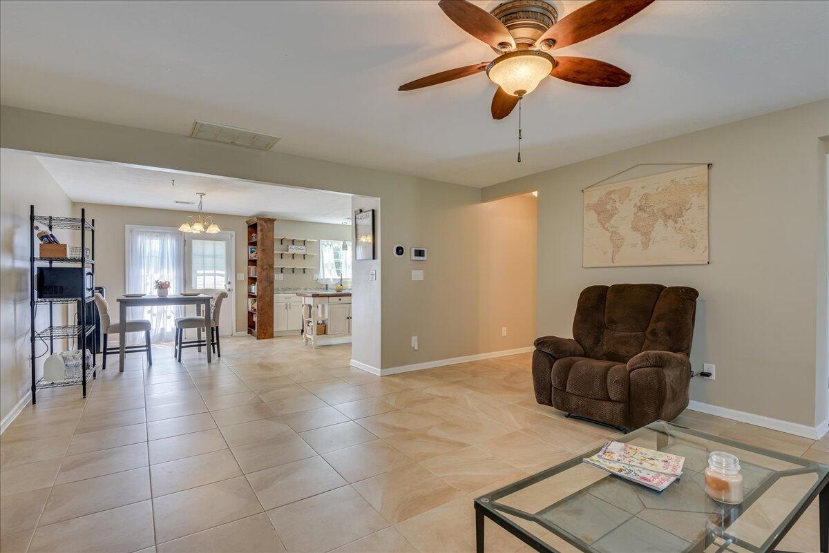 527 Capstone Way Grovetown, GA 30813 - Photo 9 of 38 Living Room