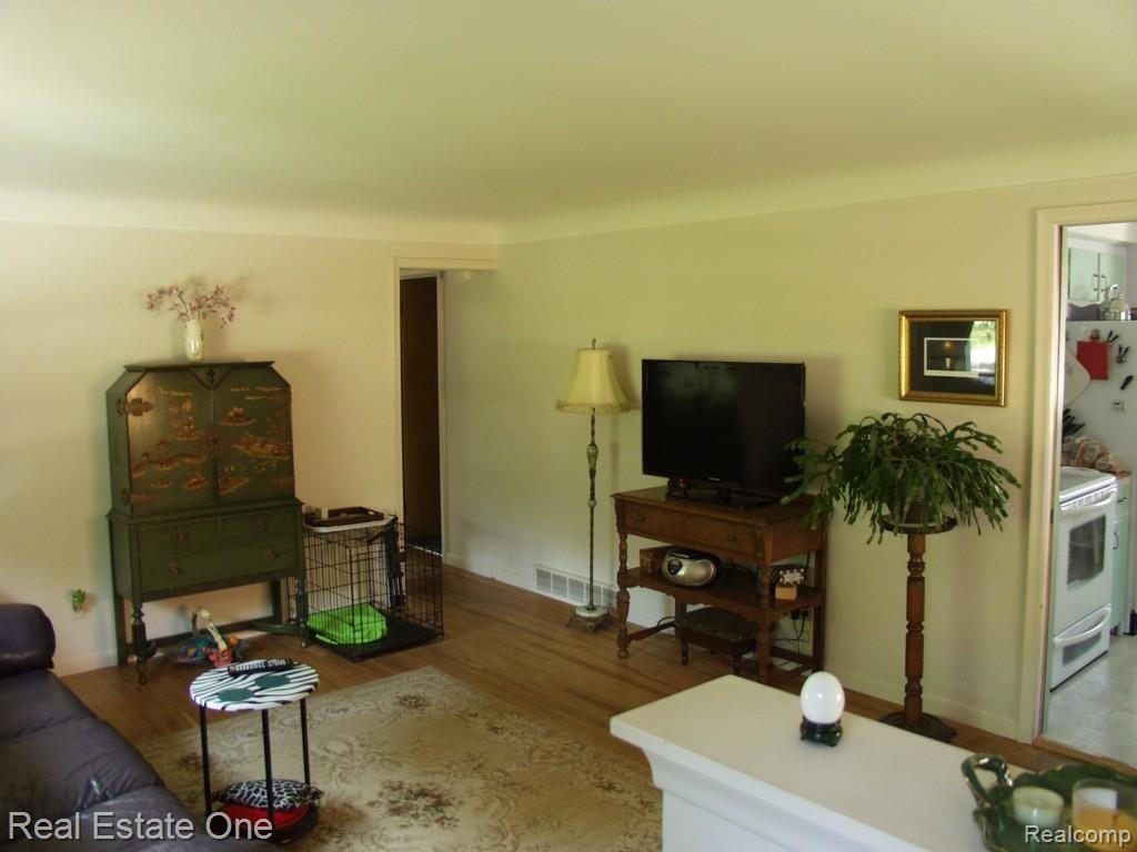 Living Room / Bedroom Hall