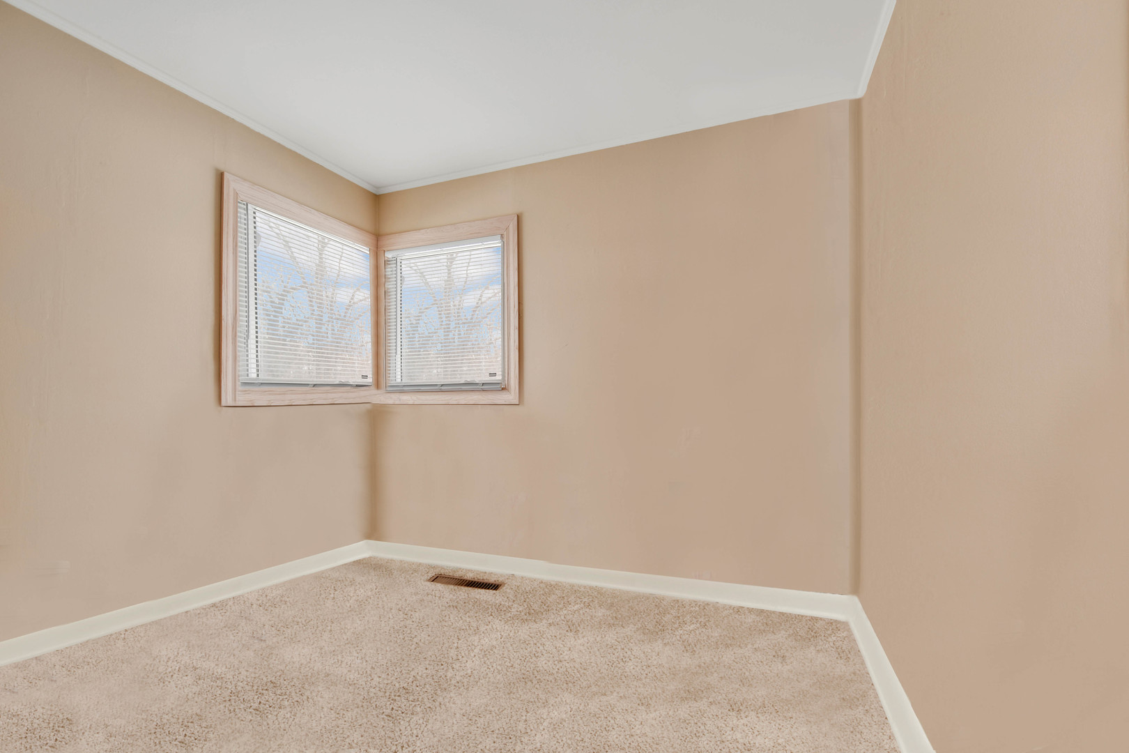 314 Windsor Street Park Forest, IL 60466 - Photo 14 of 20 an empty room with a window