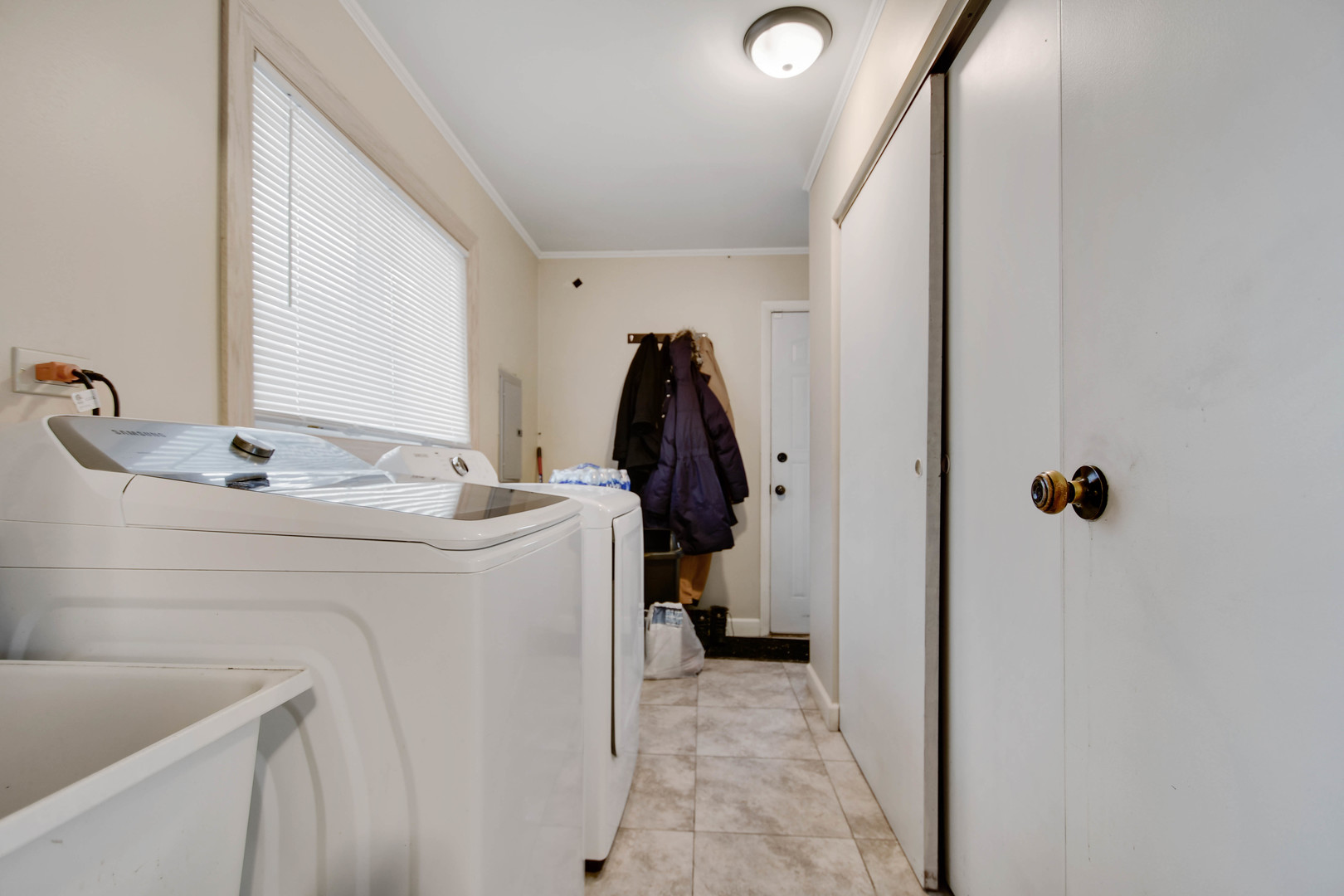 314 Windsor Street Park Forest, IL 60466 - Photo 16 of 20 a utility room with dryer and washer