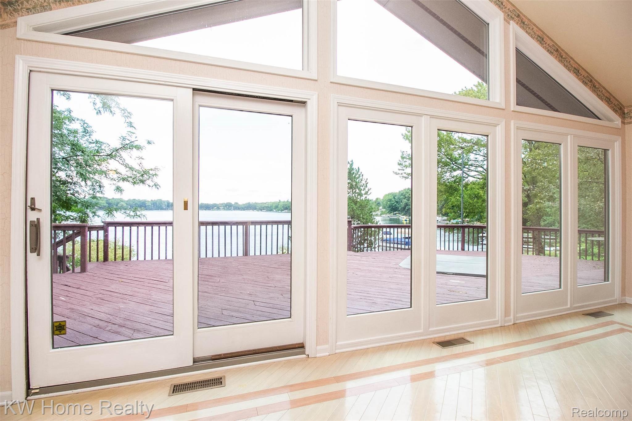 3930 Covert Road Waterford, MI 48328 - Photo 17 of 49 15.jpg