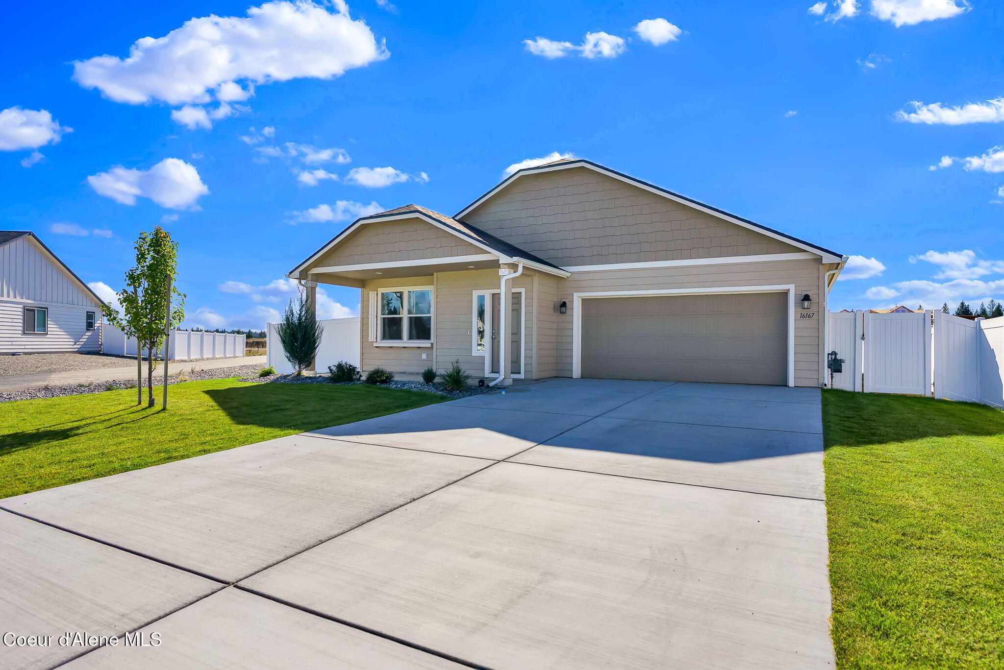 16167 North Hadley Loop Rathdrum, ID 83858 - Photo 6 of 46 Front of House