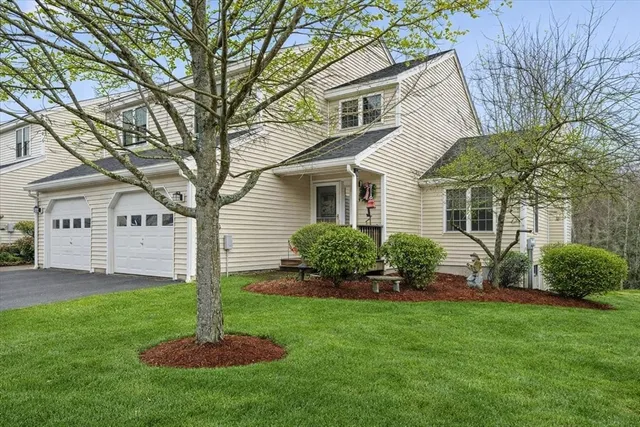 $395,000 | 25 Green Briar Road, Unit 25, Fitchburg, MA 01420