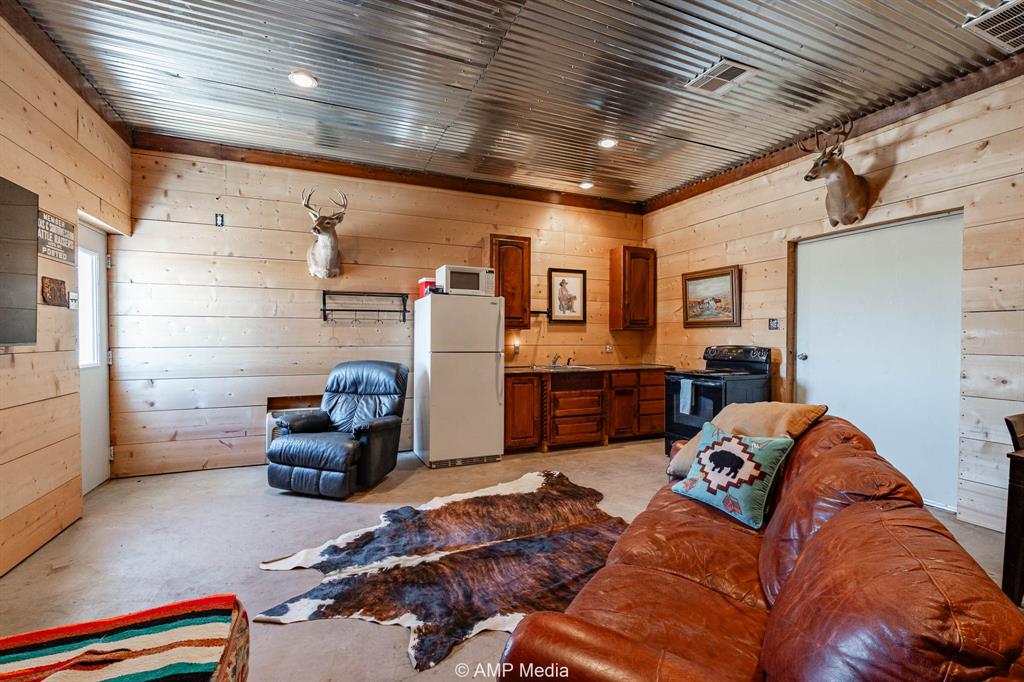 Cr Cr 450th Roscoe, TX 79545 - Photo 16 of 39 a living room with furniture and a couch