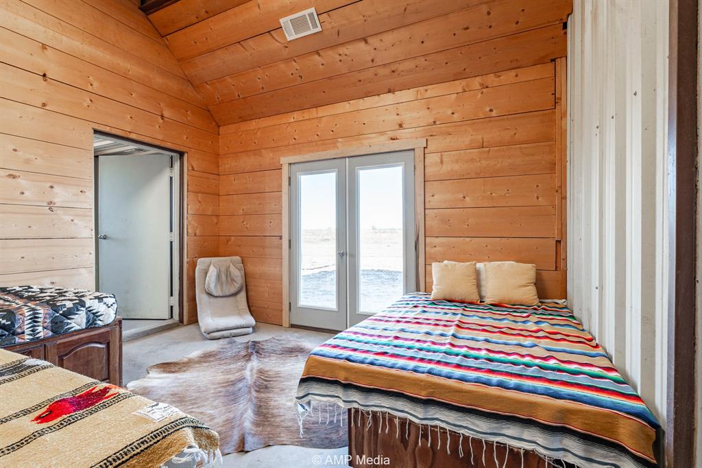 Cr Cr 450th Roscoe, TX 79545 - Photo 18 of 39 a bedroom with a bed and wooden floor