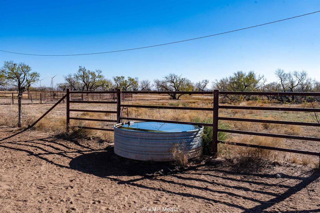 Cr Cr 450th Roscoe, TX 79545 - Photo 38 of 39 a view of a backyard of a house