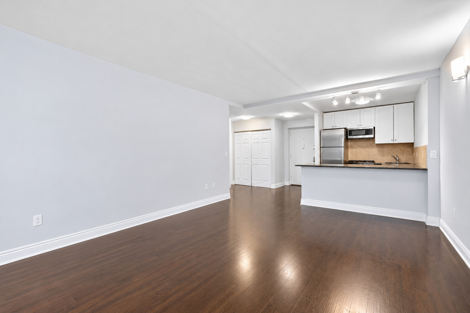 300 Rector Place, Unit 4O Manhattan, NY 10280 - Photo 7 of 14 Gallery Image 7