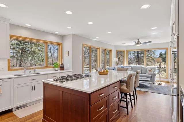 $950,000 | 6287 Crackleberry Trail, Woodbury, MN 55129