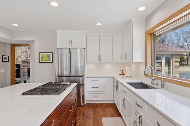 $950,000 | 6287 Crackleberry Trail, Woodbury, MN 55129