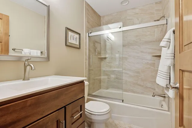 $950,000 | 6287 Crackleberry Trail, Woodbury, MN 55129