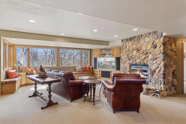 $950,000 | 6287 Crackleberry Trail, Woodbury, MN 55129