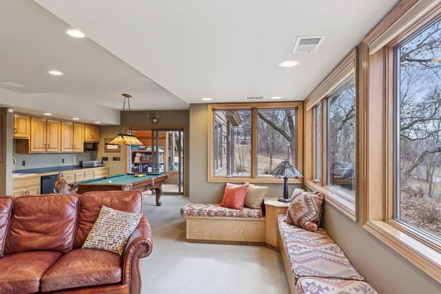 $950,000 | 6287 Crackleberry Trail, Woodbury, MN 55129