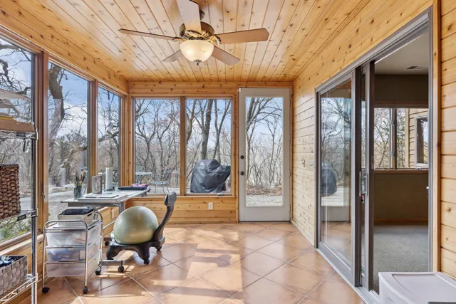 $950,000 | 6287 Crackleberry Trail, Woodbury, MN 55129