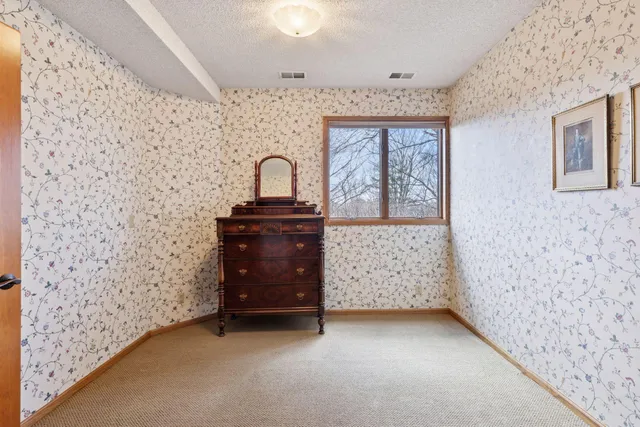 $950,000 | 6287 Crackleberry Trail, Woodbury, MN 55129