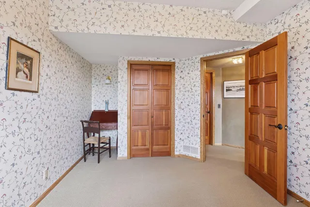 $950,000 | 6287 Crackleberry Trail, Woodbury, MN 55129