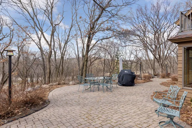 $950,000 | 6287 Crackleberry Trail, Woodbury, MN 55129