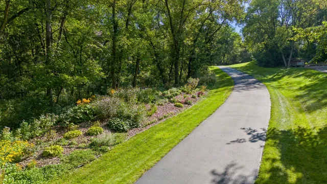 $950,000 | 6287 Crackleberry Trail, Woodbury, MN 55129