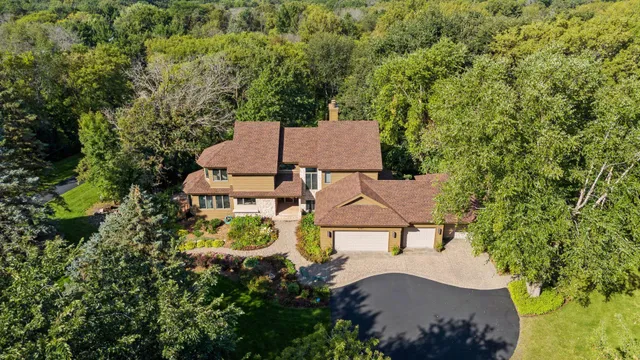 $950,000 | 6287 Crackleberry Trail, Woodbury, MN 55129