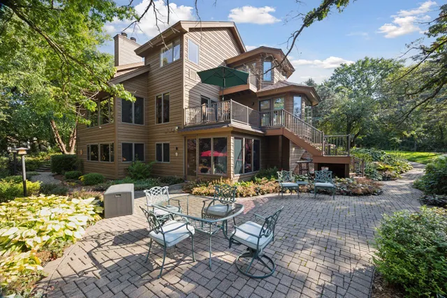 $950,000 | 6287 Crackleberry Trail, Woodbury, MN 55129