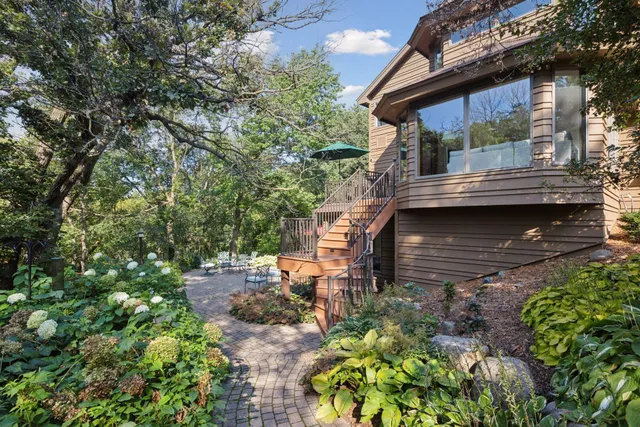 $950,000 | 6287 Crackleberry Trail, Woodbury, MN 55129