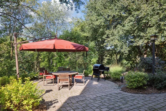 $950,000 | 6287 Crackleberry Trail, Woodbury, MN 55129