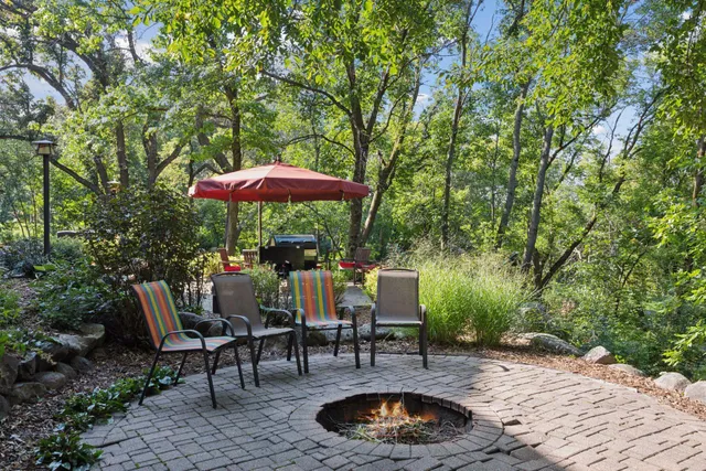 $950,000 | 6287 Crackleberry Trail, Woodbury, MN 55129