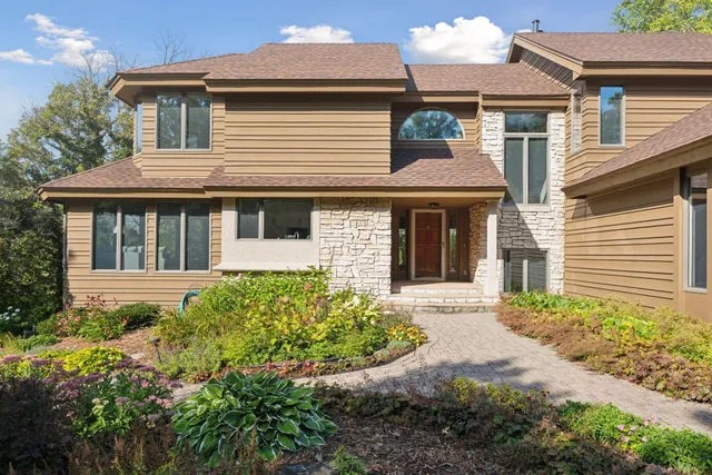 $950,000 | 6287 Crackleberry Trail, Woodbury, MN 55129