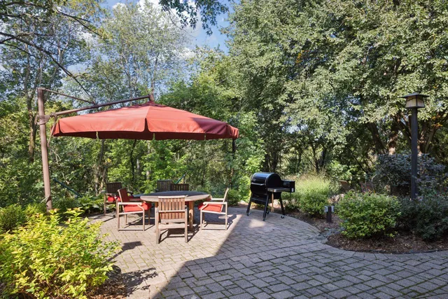 $950,000 | 6287 Crackleberry Trail, Woodbury, MN 55129