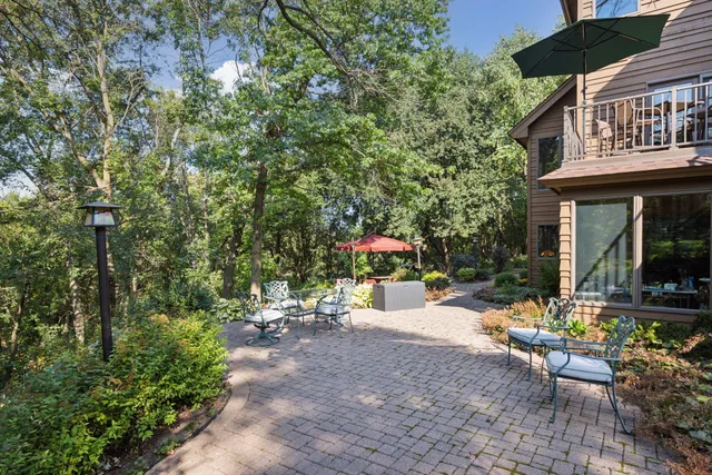 $950,000 | 6287 Crackleberry Trail, Woodbury, MN 55129