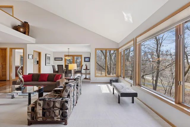 $950,000 | 6287 Crackleberry Trail, Woodbury, MN 55129