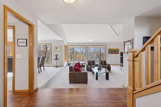 $950,000 | 6287 Crackleberry Trail, Woodbury, MN 55129