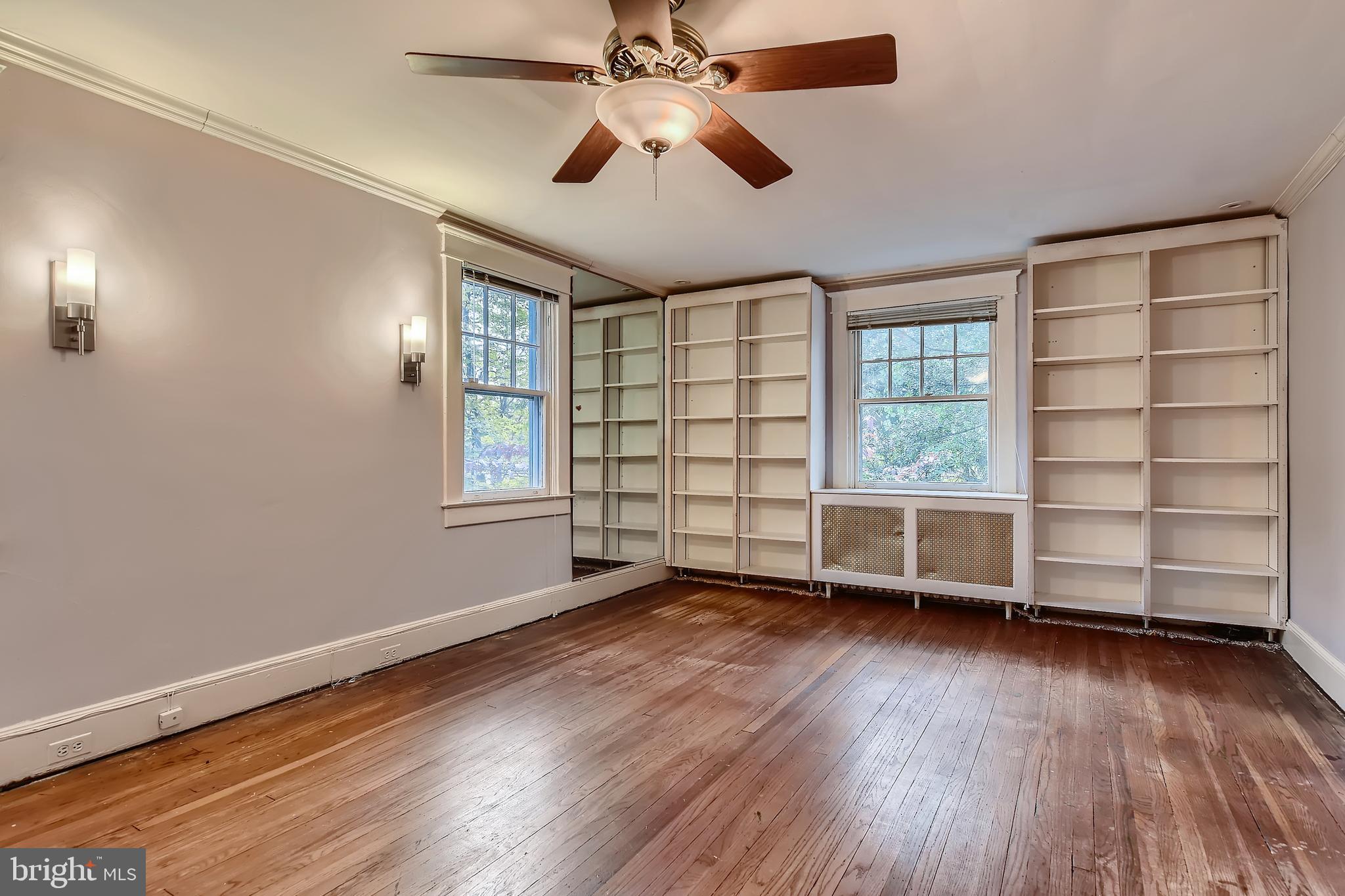 5003 Falls Rd Terrace Baltimore, MD 21210 - Photo 17 of 28 Built ins!